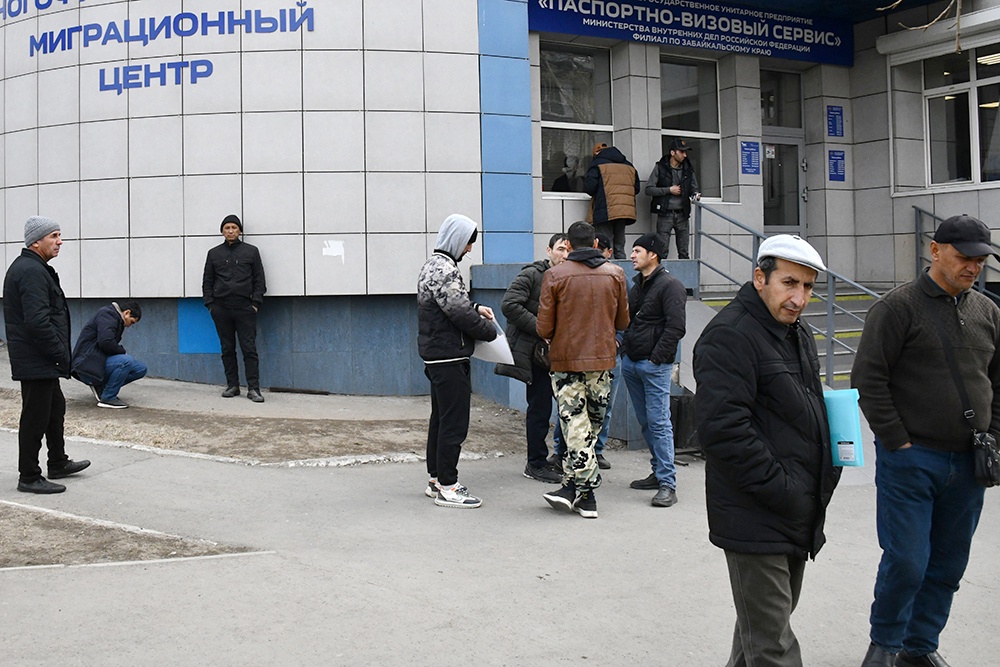 Законодатели предложили обязать мигрантов получать медицинскую страховку
