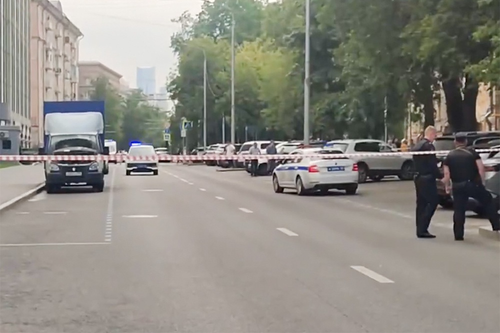 В Москве силовики перекрыли улицу Правды