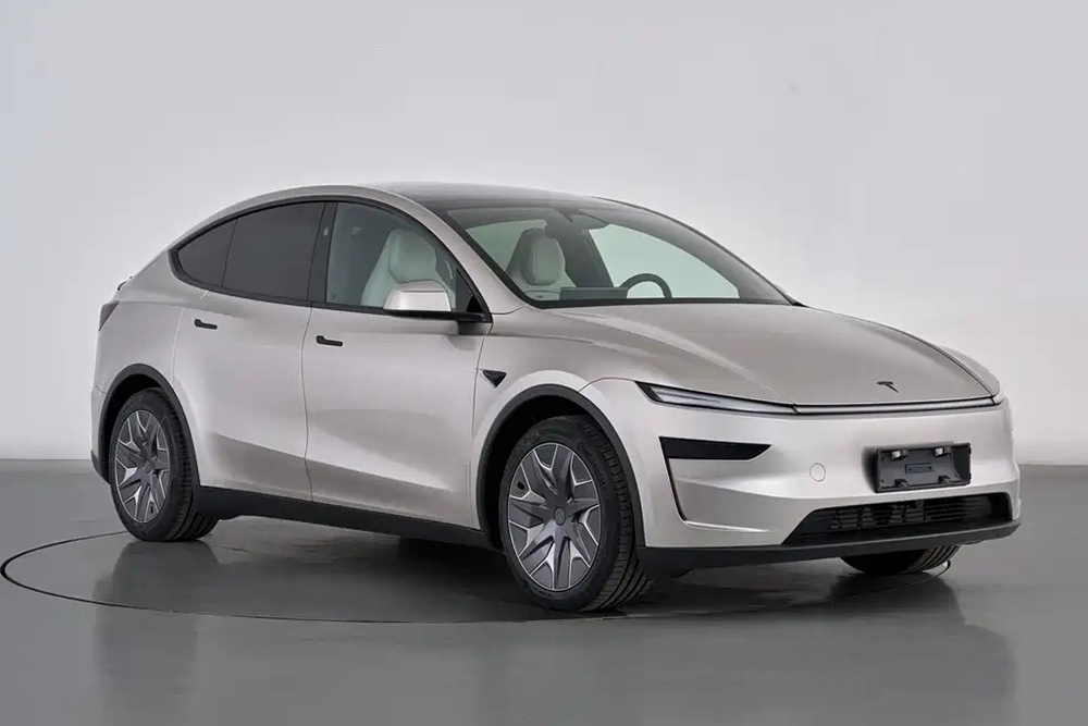 Tesla Model Y получила 6-местную версию: новинку сняли на фото