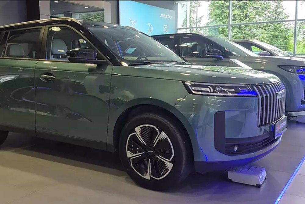 Новый Jaecoo J5 уже появился у дилеров в РФ: авто сняли на фото