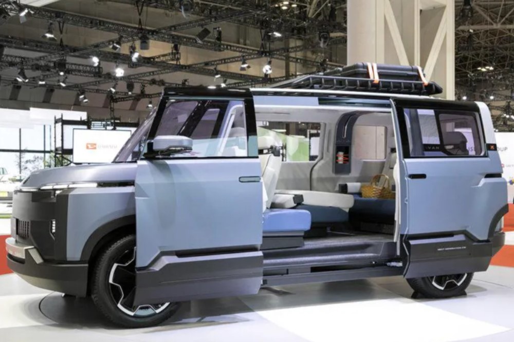 Toyota представит "убийцу" Mitsubishi Delica: гибридный мотор и полный привод