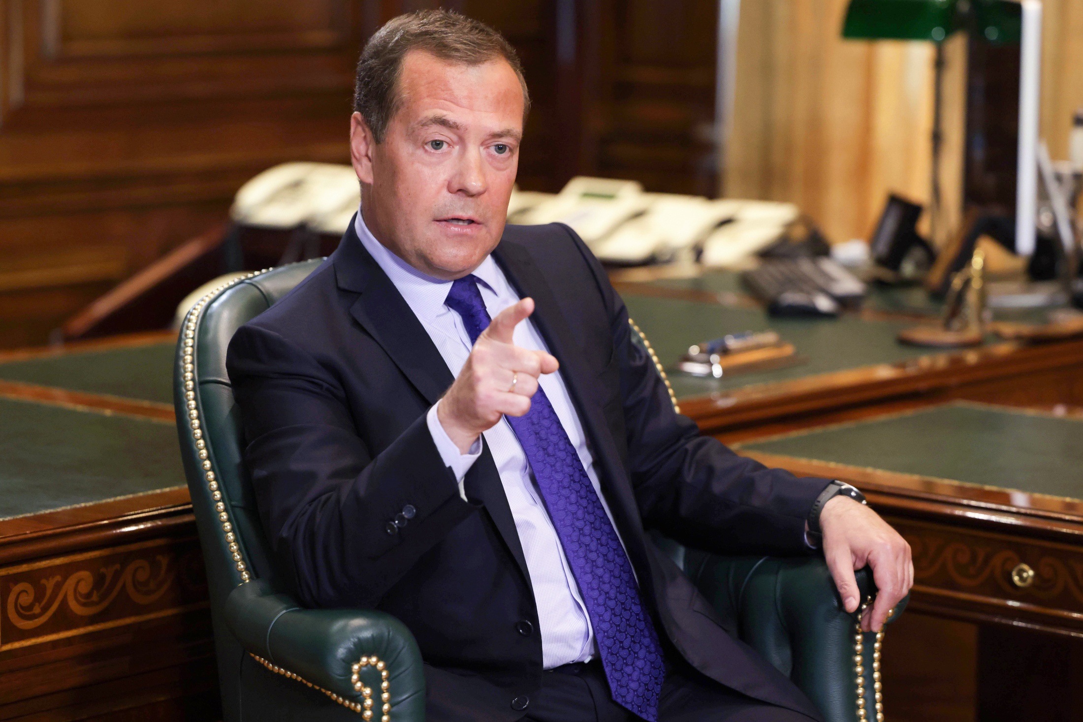 Медведев заявил, что вероломство у Запада в крови