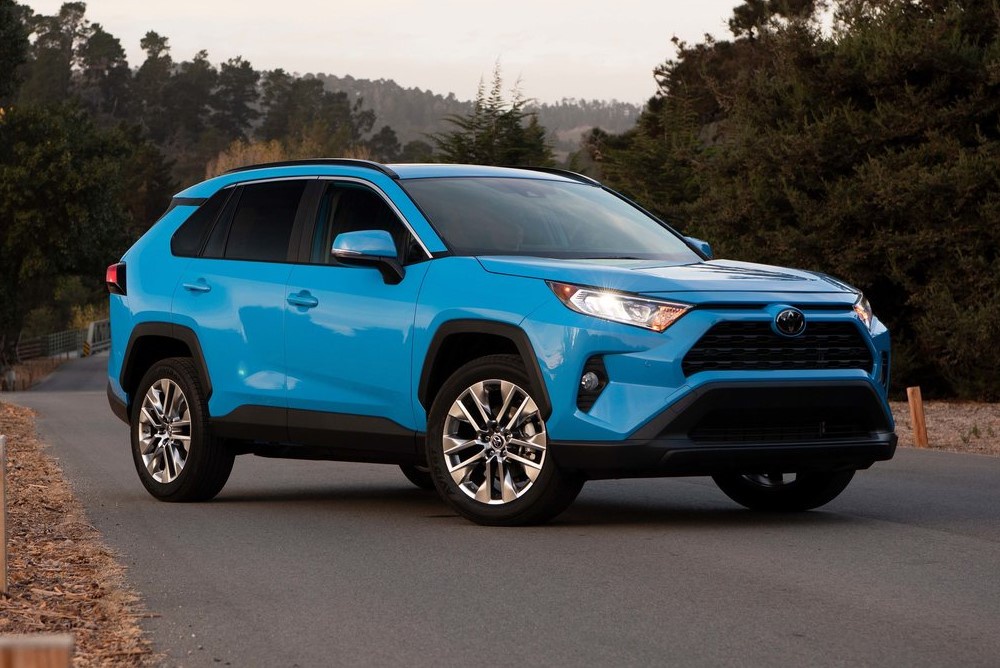 Toyota RAV4 и Highlander — как инвестиция. Согласно данным исследования НАПИ, за 6-летний RAV4 можно выручить почти 70% его первоначальной стоимости