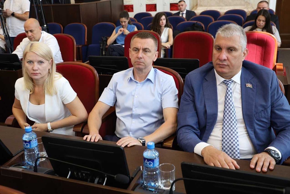На пленарном заседании депутаты ЗСК оценили темпы развития промышленности Кубани