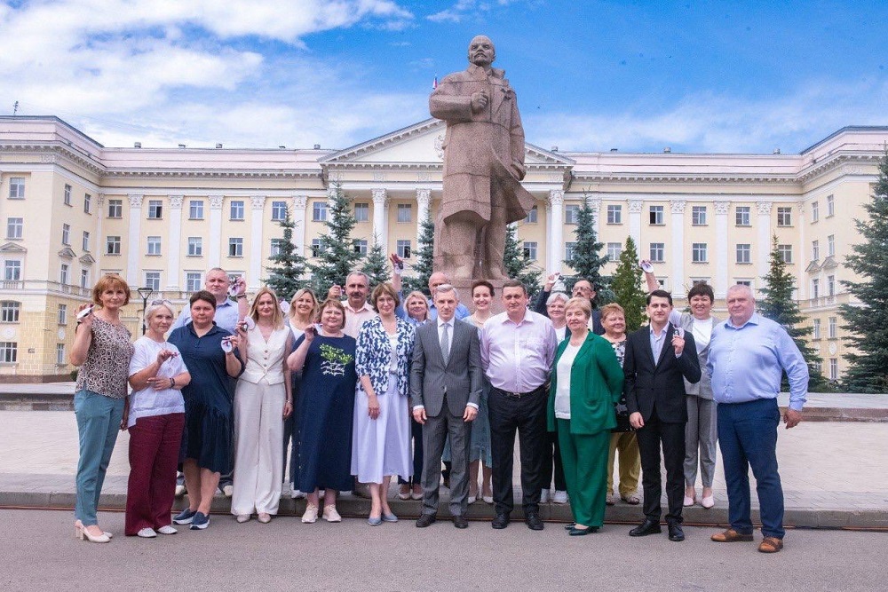 В Смоленской области районные больницы получили 27 санитарных автомобилей