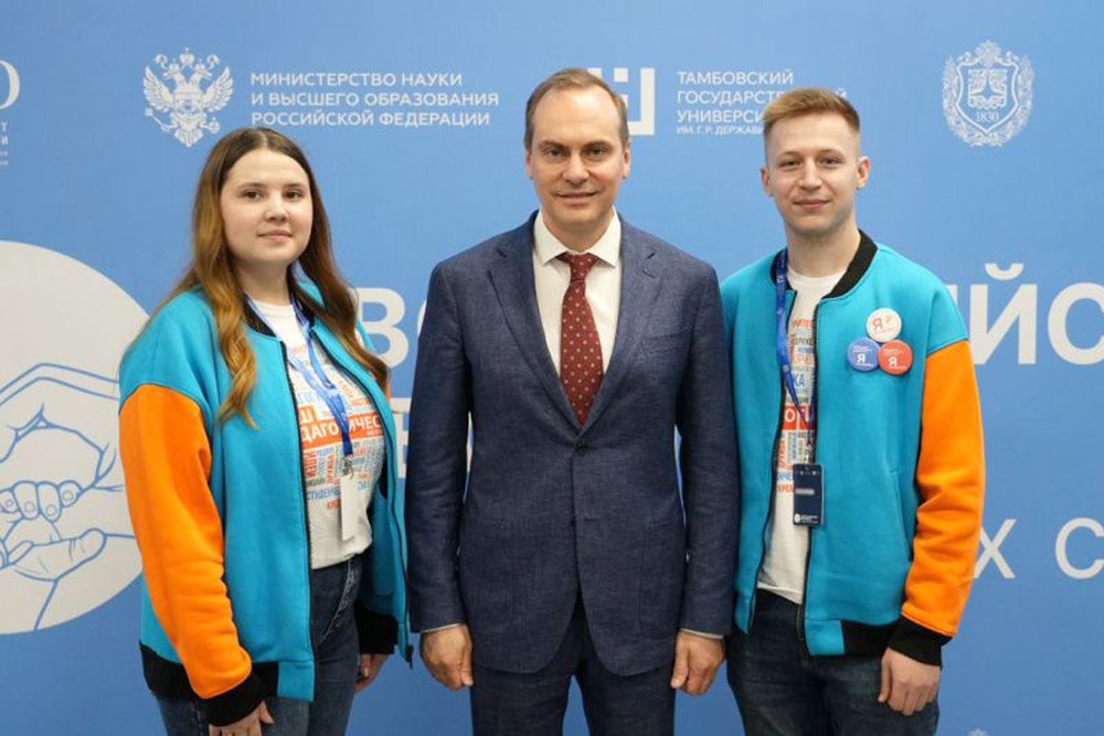 На фестивале Роман и Анастасия Осинины из Мордовского педуниверситета задали вопрос главе республики.