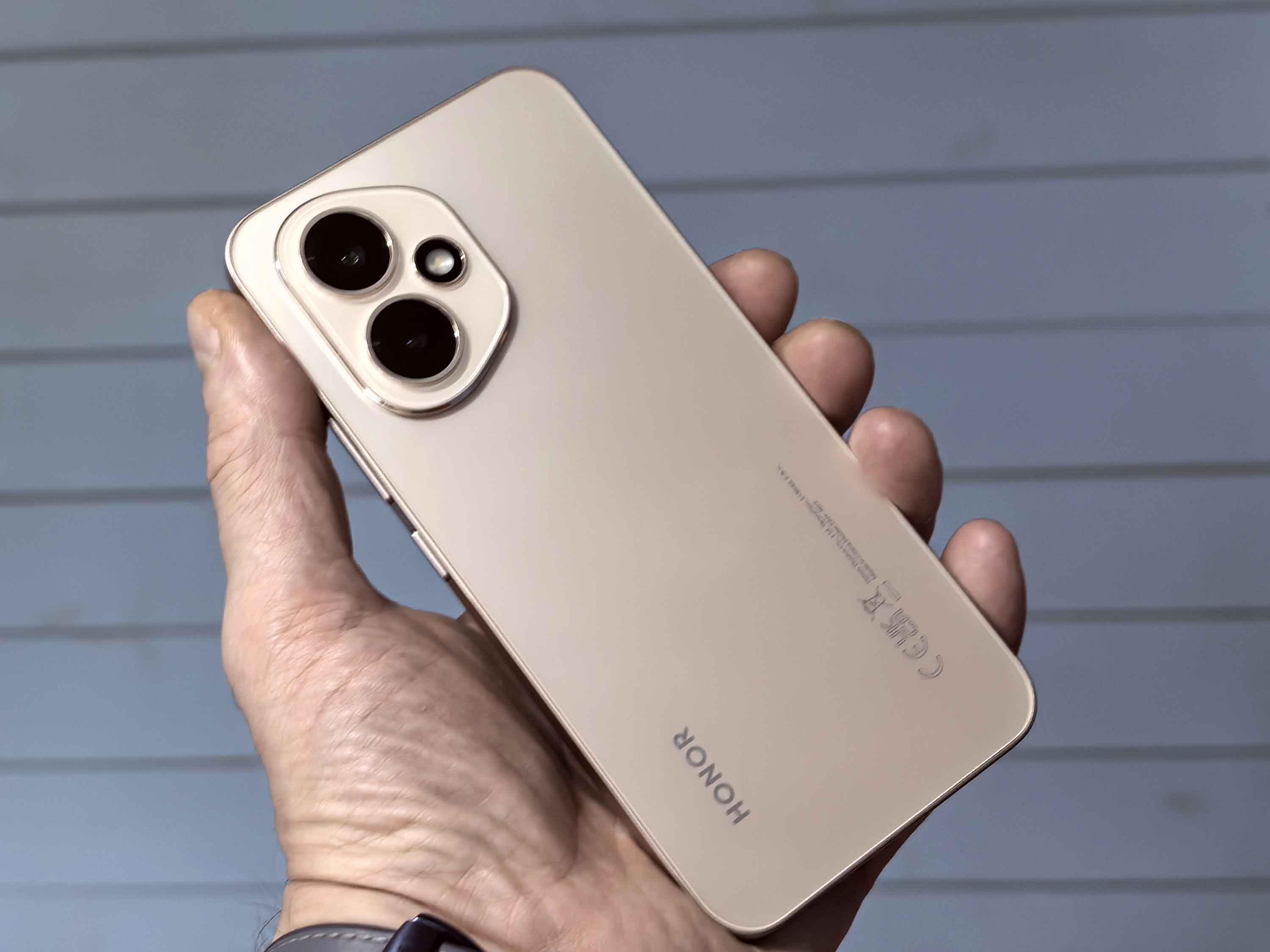 Искусственный интеллект в кармане: обзор смартфона HONOR 400