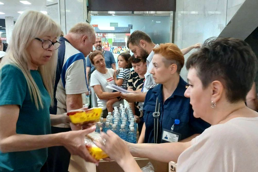 В Ростовской области пассажирам задержанных поездов раздали 8 тысяч сухпайков