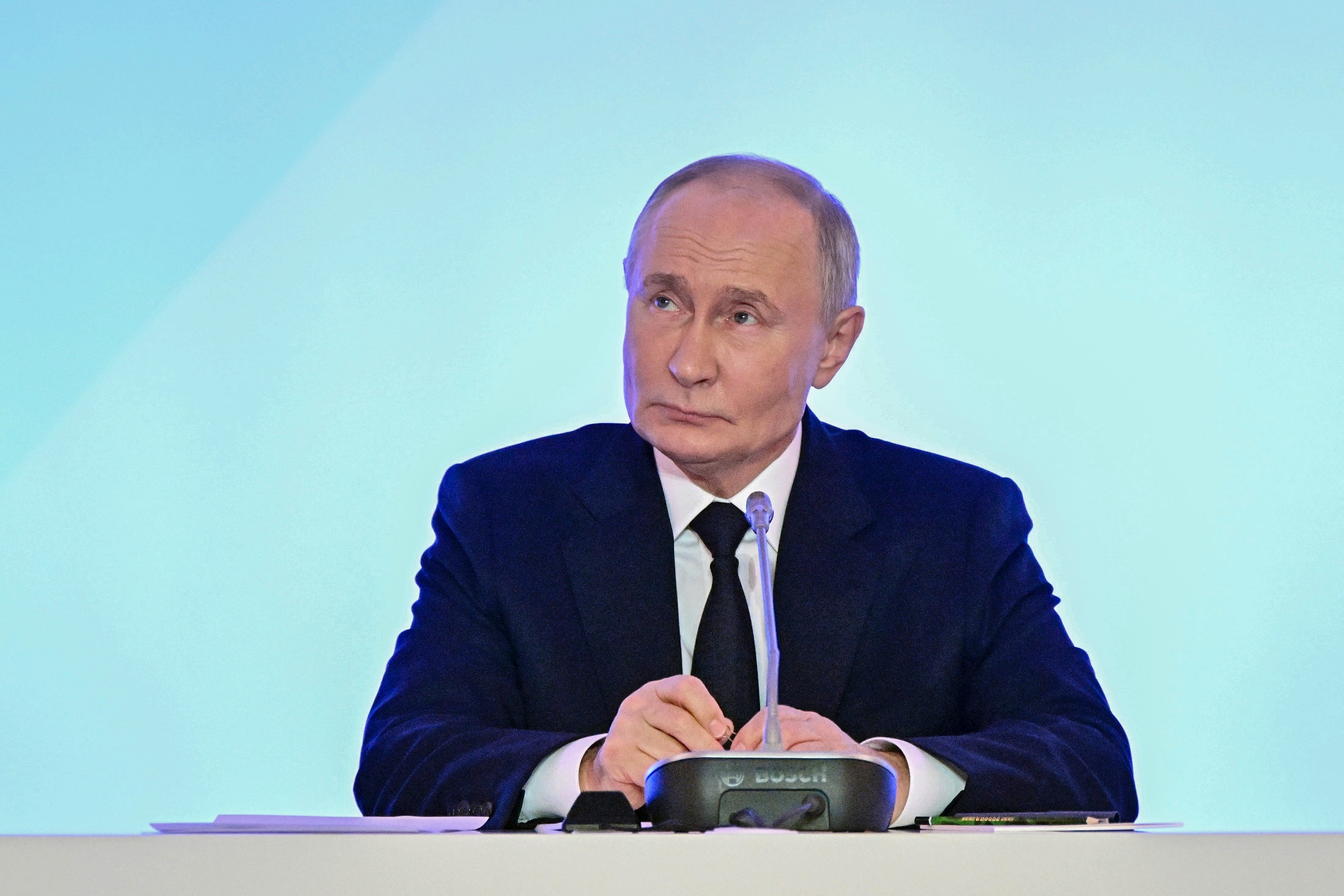 Путин назвал поддержку автопрома обязанностью российских властей