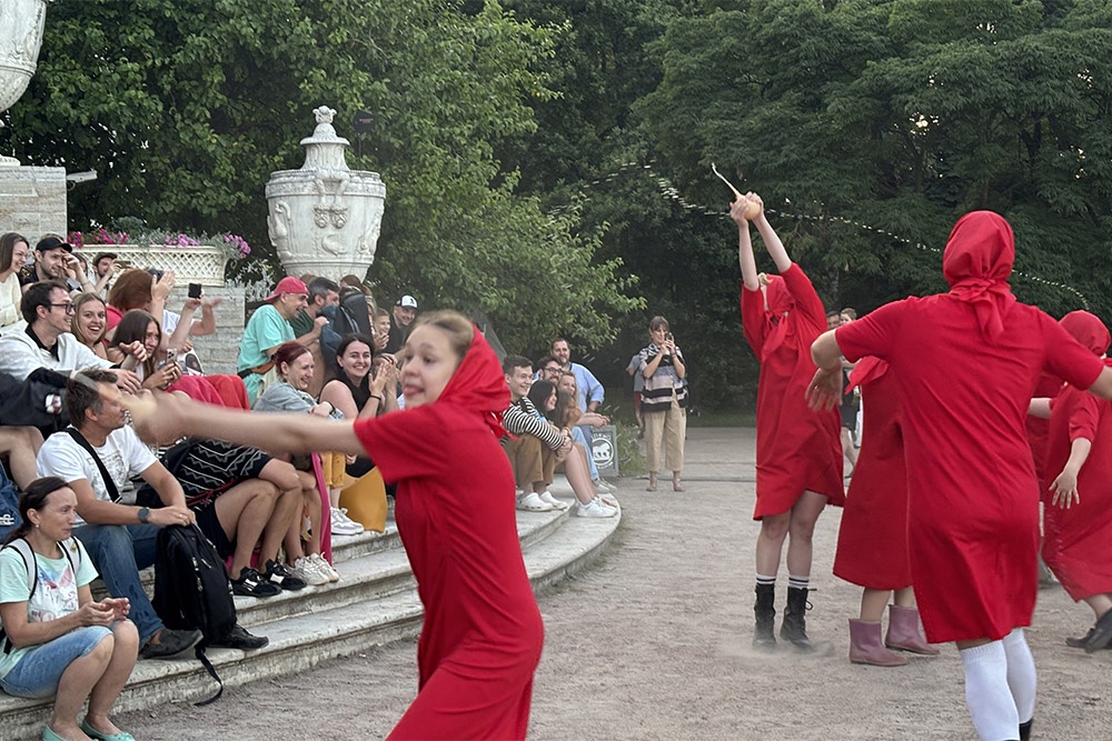 Как в Петербурге прошел фестиваль уличных театров "Елагин парк"