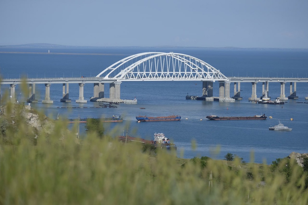 Очередь на Крымский мост превысила 1,5 тысячи автомобилей