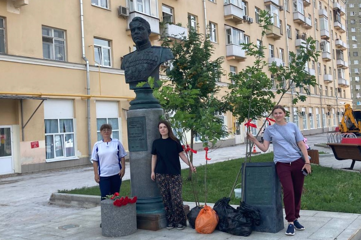 Рядом с памятником Александру Василевскому теперь будет небольшой сквер.