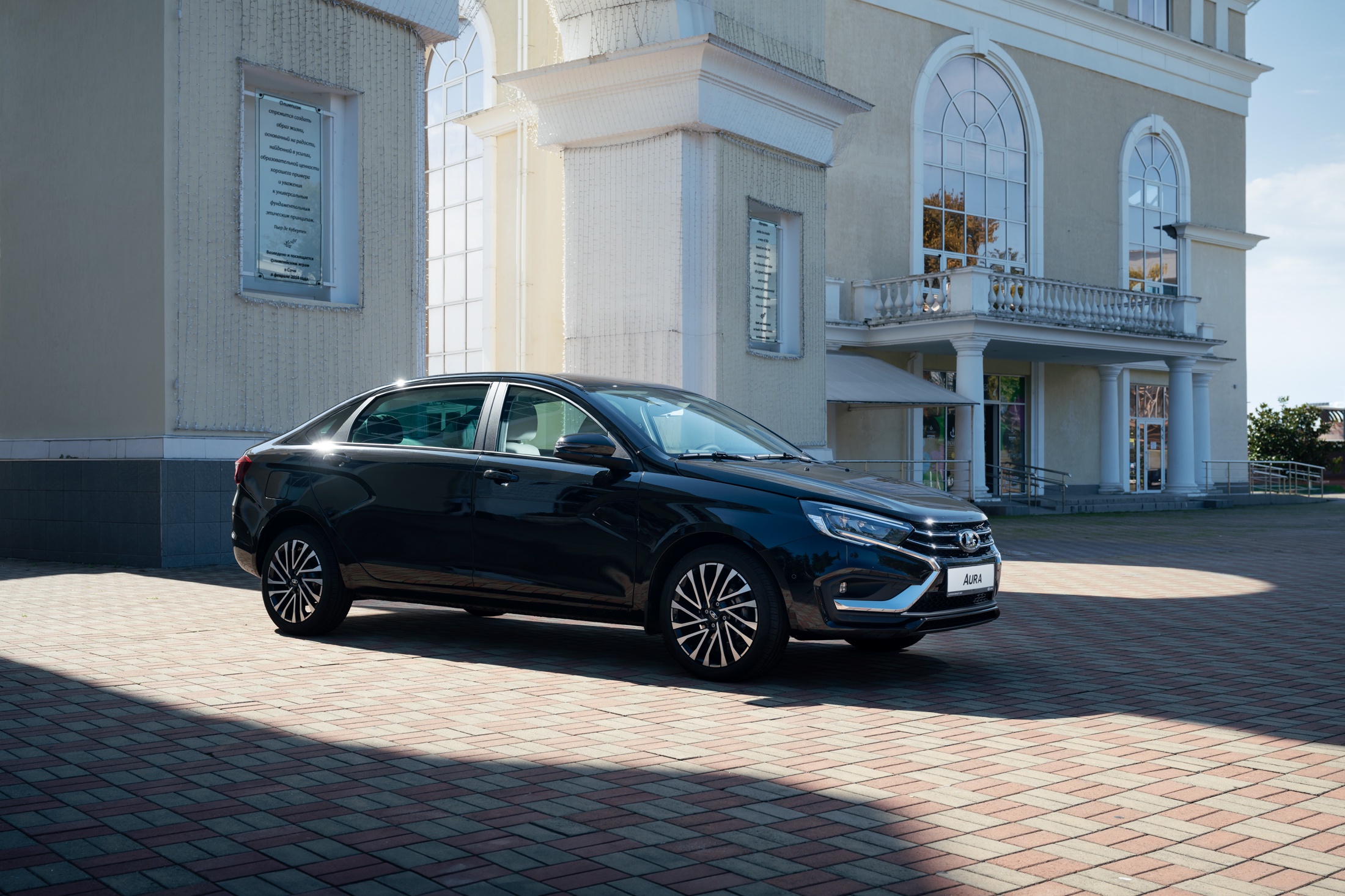Lada дороже новых Toyota Camry и Haval H7. Единственную Aura в Дубае продали за рекордную сумму