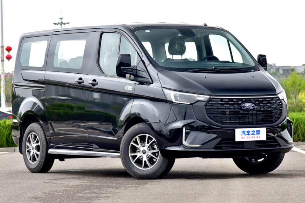 В России начались продажи новых Ford Transit Custom: от 6,5 млн рублей