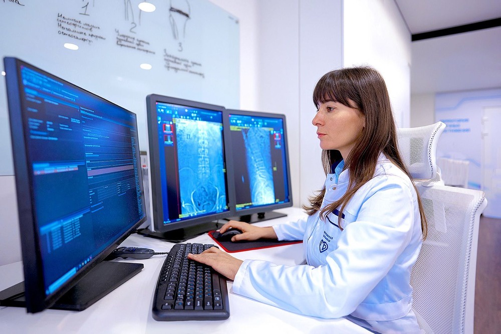 Все обращения москвичей к врачу сегодня фиксируются в электронном виде в ЕМИАС.