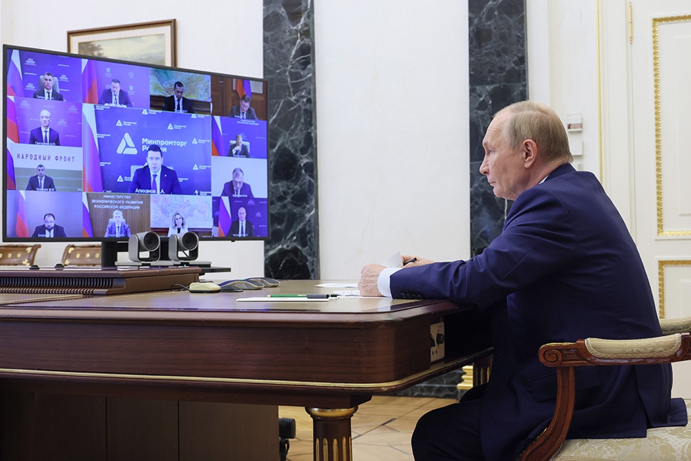 Президент попросил регионы поддержать программы приобретения жилья для специалистов. 