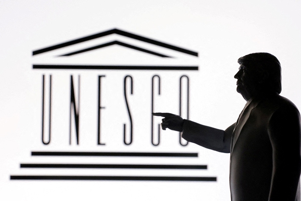 Россия изнутри борется с предвзятым к себе отношением со стороны секретариата ЮНЕСКО. Но покидать организацию не собирается.