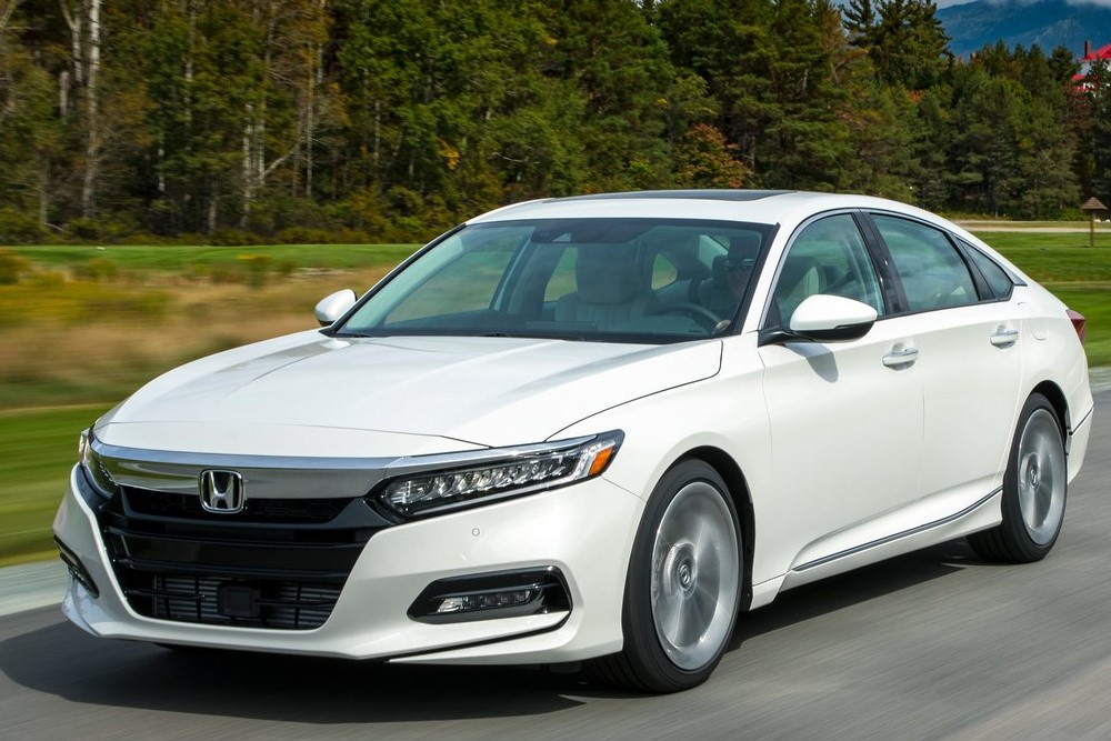 В РФ возобновили продажи японских седанов Honda Accord: от 2,7 млн рублей