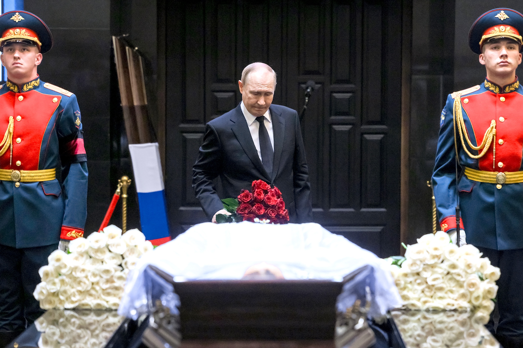 Путин принял участие в церемонии прощания с председателем Верховного суда России