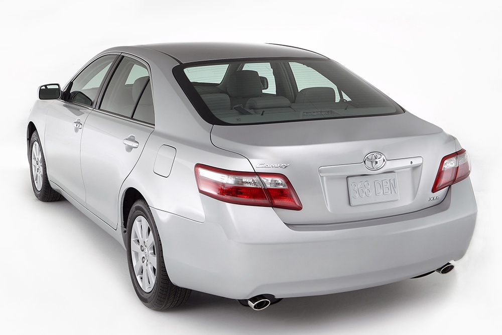 В РФ начались продажи "капсулы времени" Toyota Camry 2008 года: безумно дорого