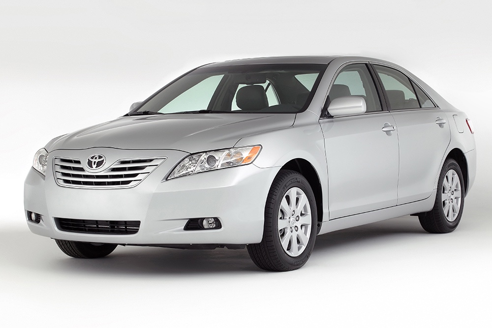 В РФ начались продажи "капсулы времени" Toyota Camry 2008 года: безумно дорого