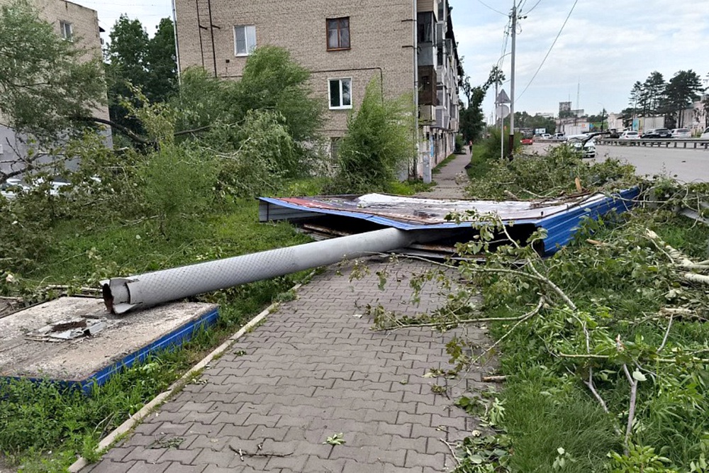 В Хабаровске ввели режим ЧС после урагана