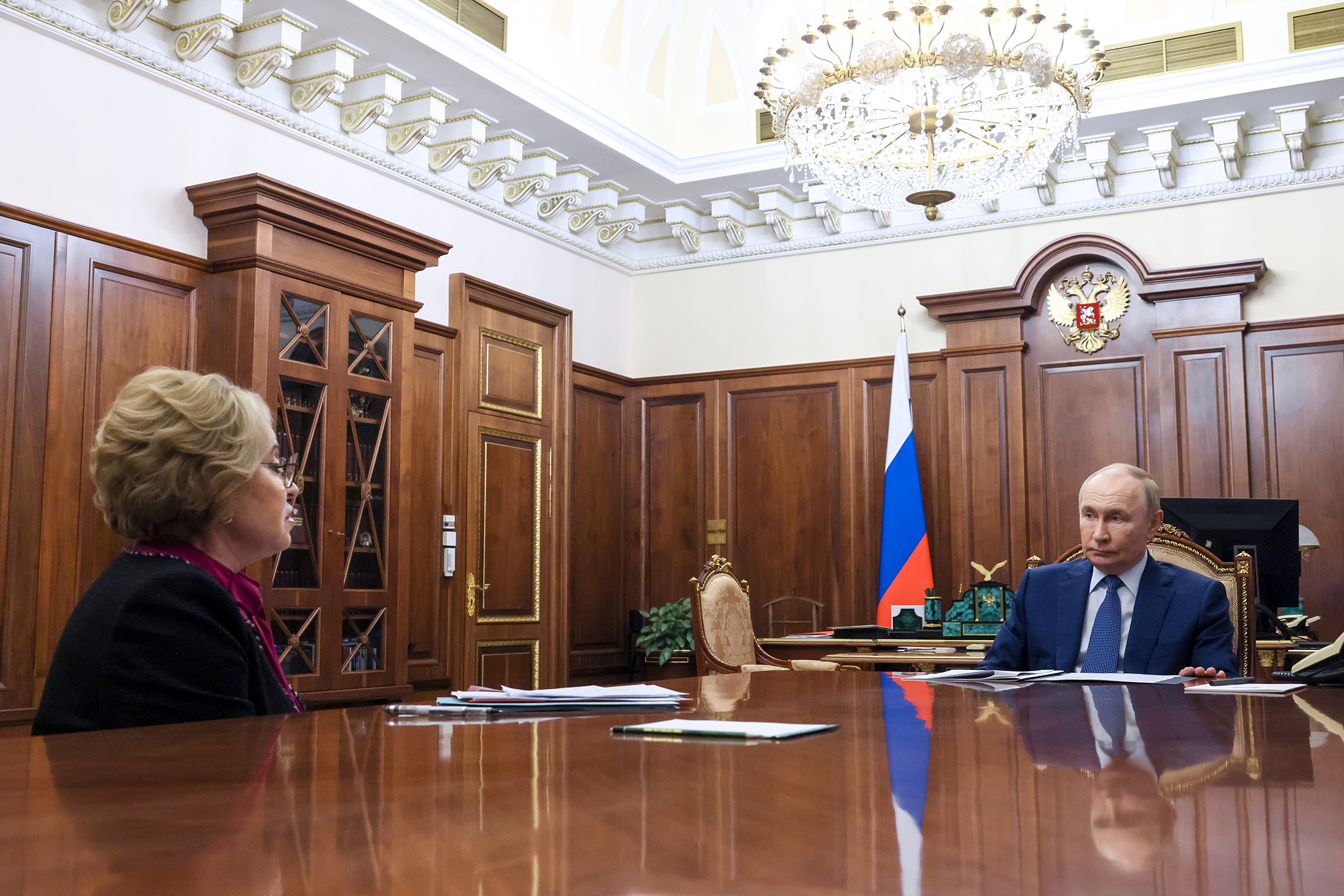 Путин поблагодарил Матвиенко за работу сенаторов в весеннюю сессию