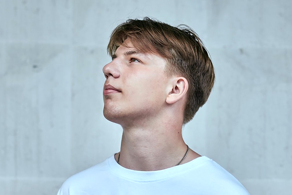 19-летний Дима Øneheart из Кирсанова выпустил c Moby новый хит Lagrange point