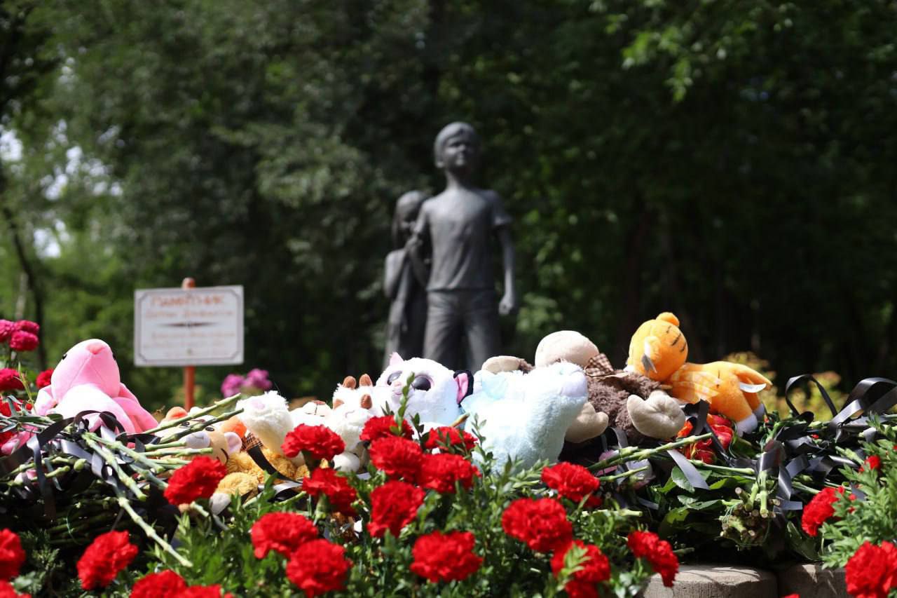 В Донецке почтили память погибших детей