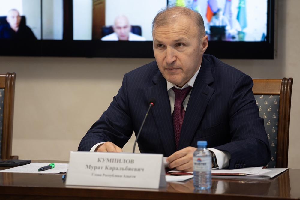 Глава Адыгеи обсудил вопросы обеспечения безопасности дорожного движения в РА