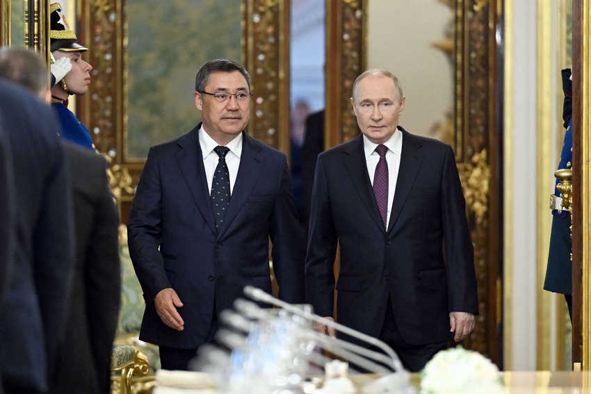 Владимир Путин и Садыр Жапаров на встрече в Кремле 2 июля 2025 года.