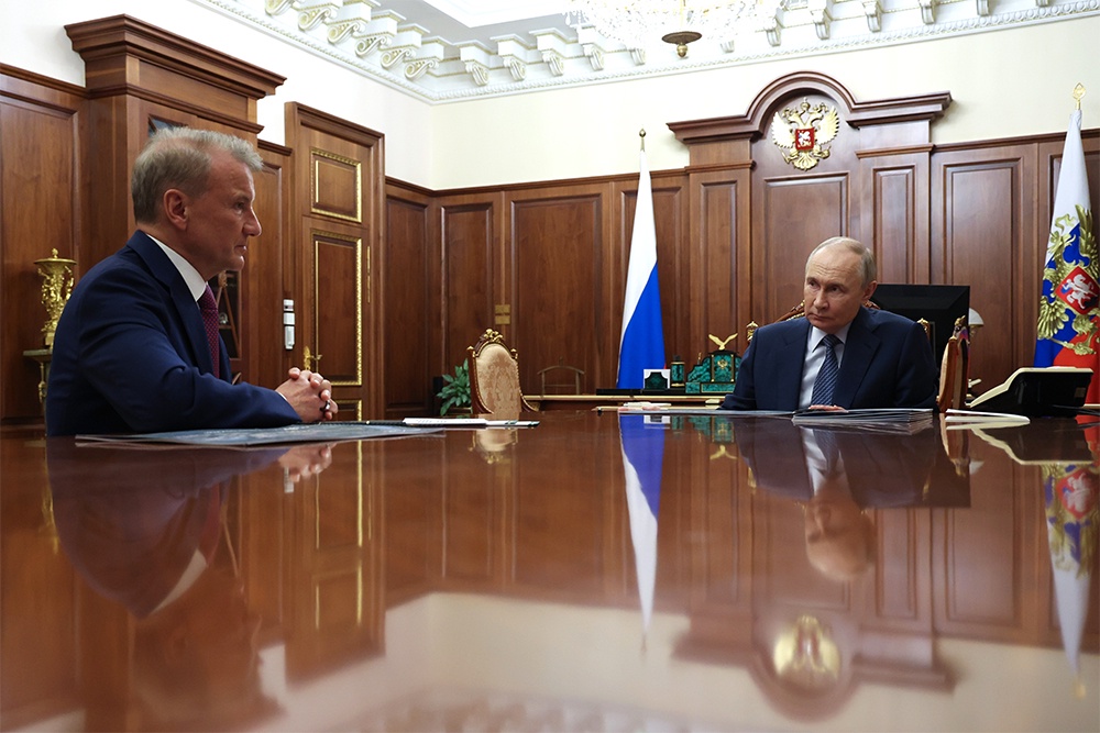 Президент похвалил Германа Грефа и его команду за быструю реакцию на технологические тренды.