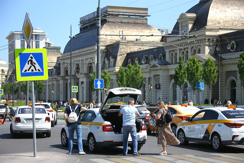 Петербуржцы предрекают кризис рынку после запрета мигрантам водить такси