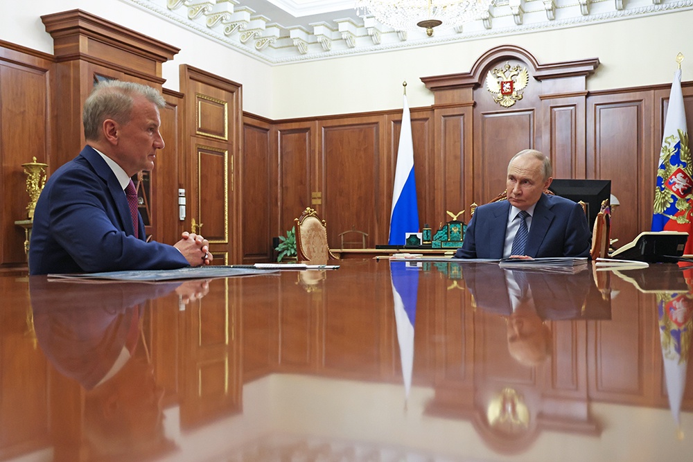 Президент похвалил Германа Грефа и его команду за быструю реакцию на технологические тренды.