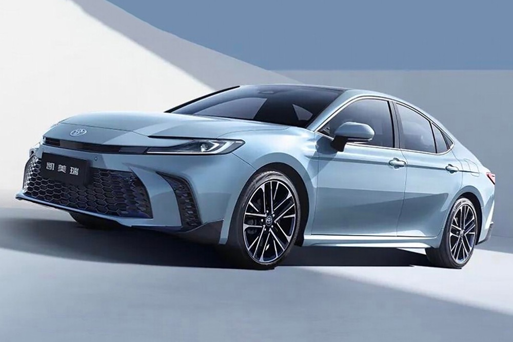 Начались продажи Toyota Camry 2026 за 2,1 млн рублей: как изменилась новинка