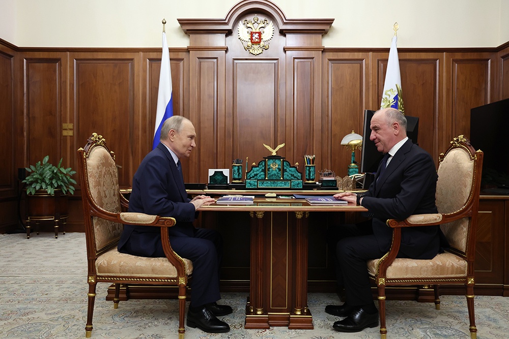 Рашид Темрезов рассказал президенту о серьезном патриотическом настрое школьников и студентов в республике.