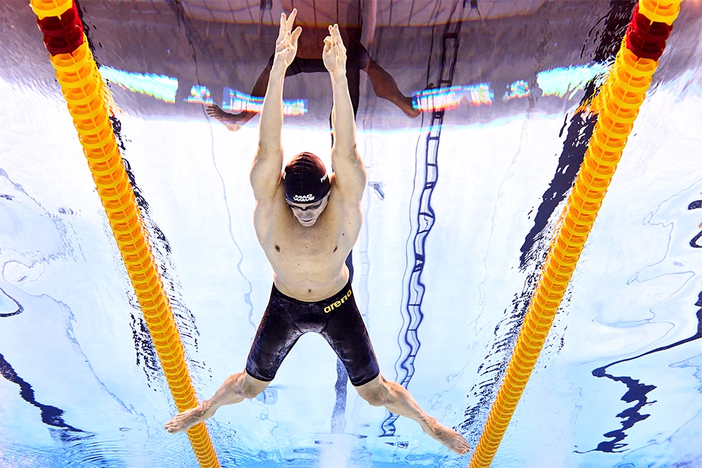 Герой дня Кирилл Пригода. С интервалом меньше часа он сначала выиграл серебро на 50 м брассом, а затем в составе эстафетной четверки добавил и золотую медаль. Герой дня Кирилл Пригода. С интервалом меньше часа он сначала выиграл серебро на 50 м брассом, а затем в составе эстафетной четверки добавил и золотую медаль.