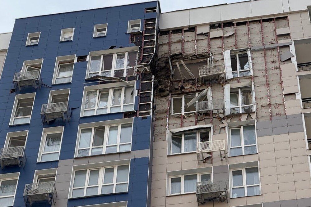 В Белгороде БПЛА атаковал многоквартирный дом