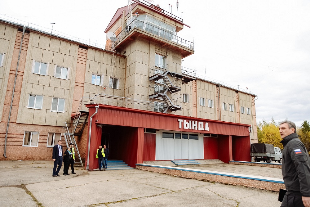 Аэропорт Тынды остро нуждается в реконструкции ВПП и всего ком- плекса сооружений и оборудования, обеспечивающих взлет, посадку и обслуживание воздушных судов.