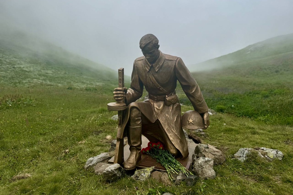 В горах Сочи открыли памятник воинам-защитникам в честь 80-летия Победы