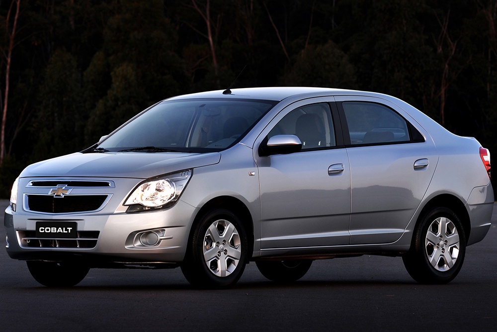 Надежная иномарка дешевле Granta: в России возобновили продажи Chevrolet Cobalt