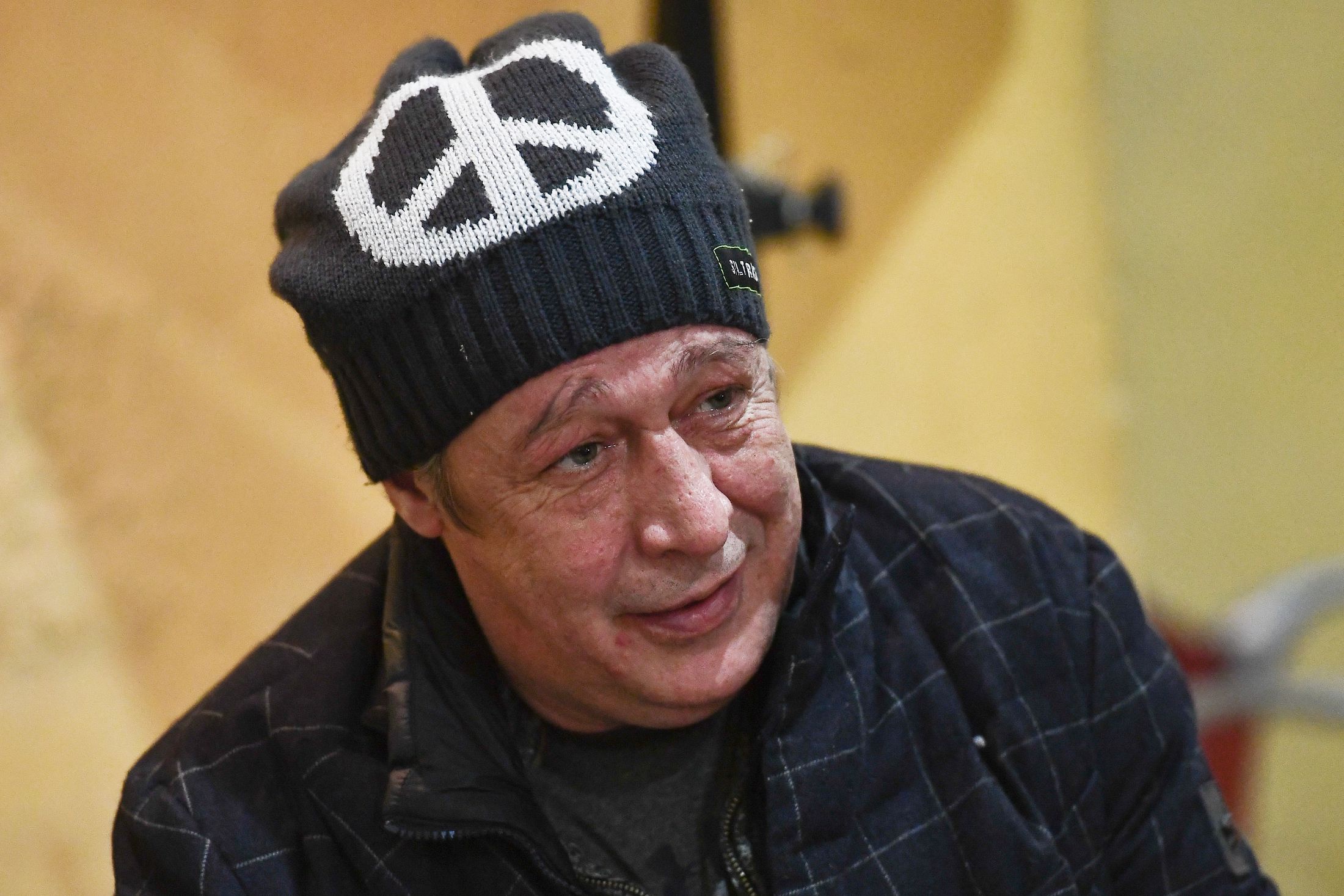 Актер Михаил Ефремов подарил квартиру в Москве сиделкам своего дяди