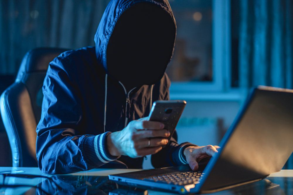 Мошенники похитили у пенсионера 3,6 млн, обвинив его в пособничестве терроризму