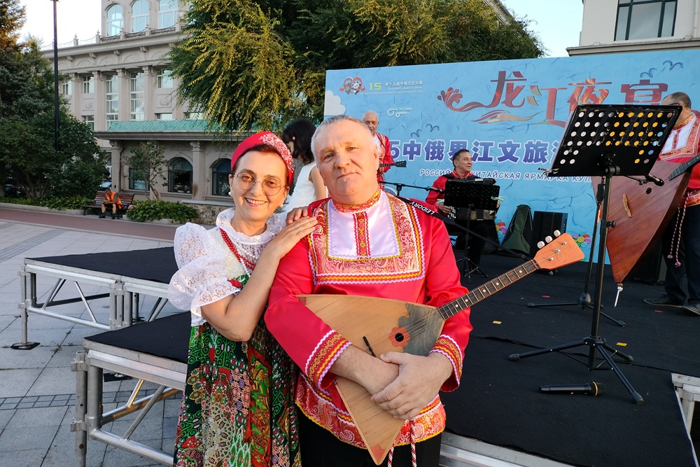 Российские артисты каждый вечер собирают аншлаги в китайском городе