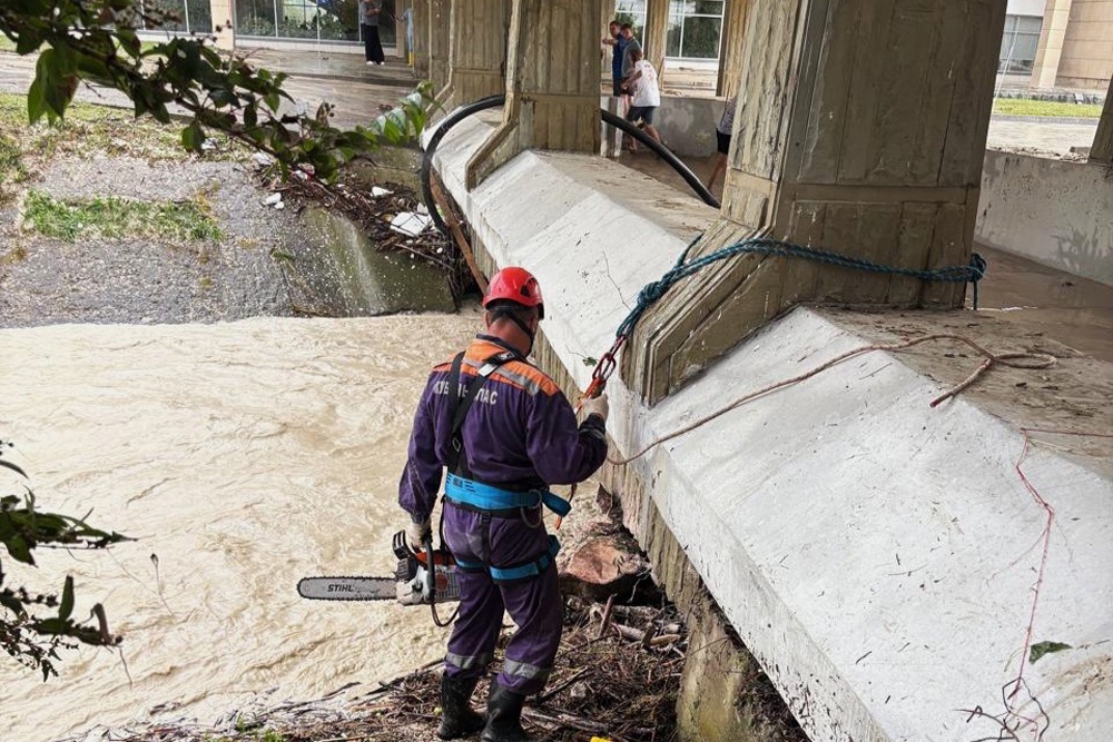 Режим ЧС из-за разгула стихии введен в Туапсинском районе Кубани