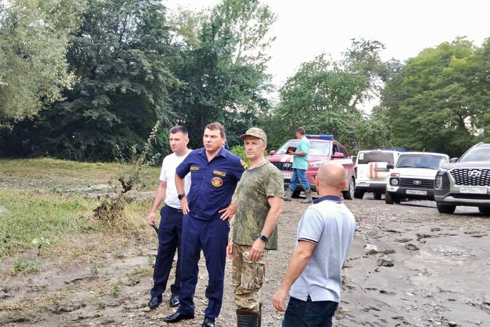 Оперштаб: У Горячего Ключа обрушился пролет автомобильного моста