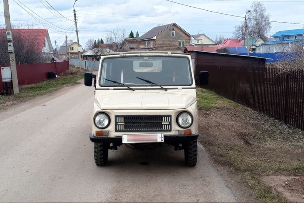 Полный привод, военные корни и выдающаяся проходимость — за 240 тыс. рублей. В России продают «капсульный» ЛуАЗ-969