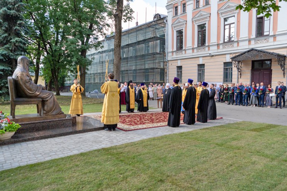 В Пскове освятили памятник патриарху Тихону
