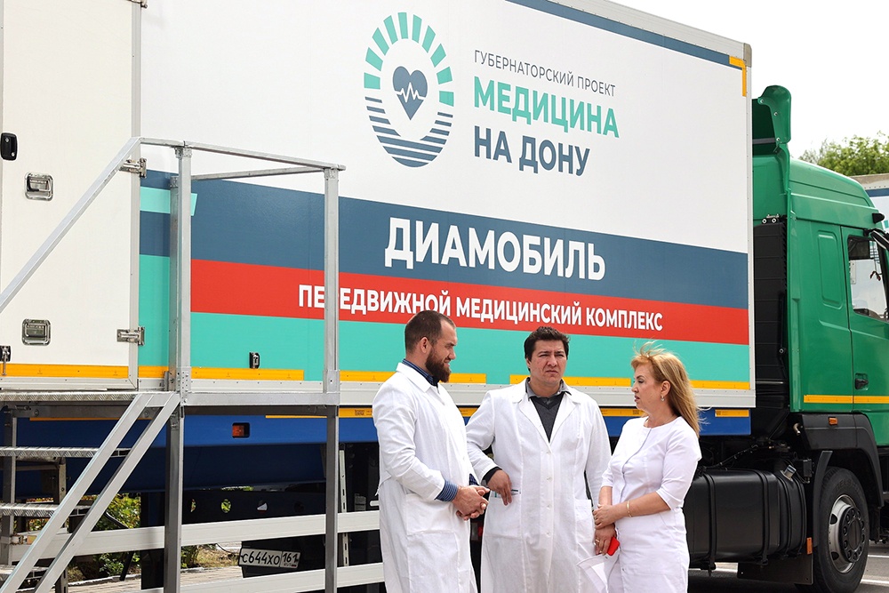 С виду комплекс - это небольшие фургоны, а внутри - целые врачебные кабинеты. 