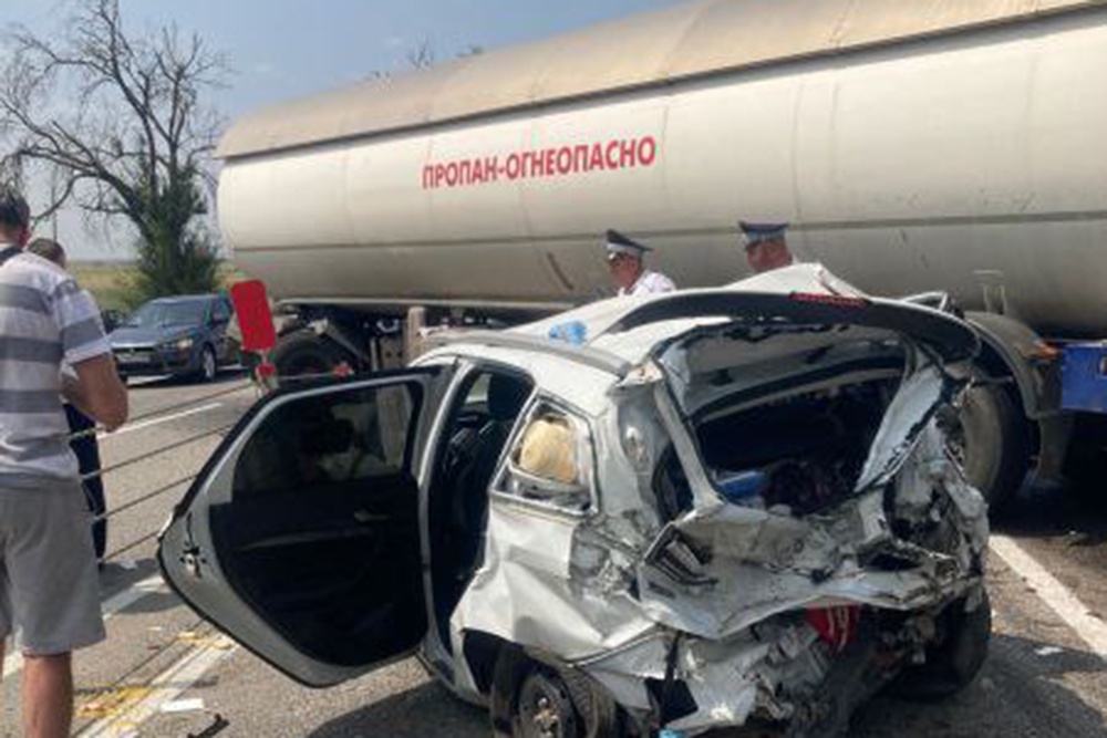 В Кабардино-Балкарии пять человек пострадали в массовом ДТП с бензовозом